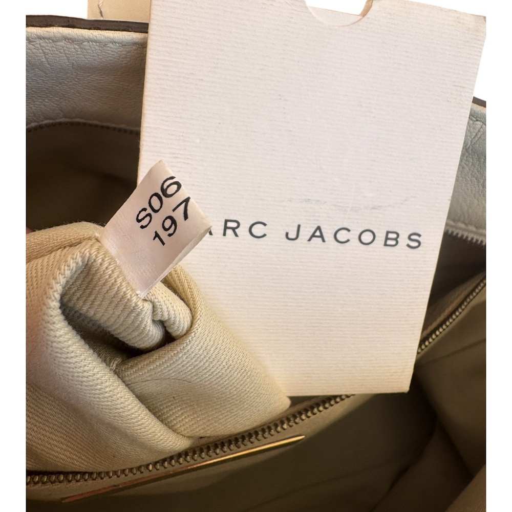 Authentic MARC JACOBS ‘Ursula’ Cream Calfskin Leather Quilted Bag w/ Dust Bag - Picture 6 of 16